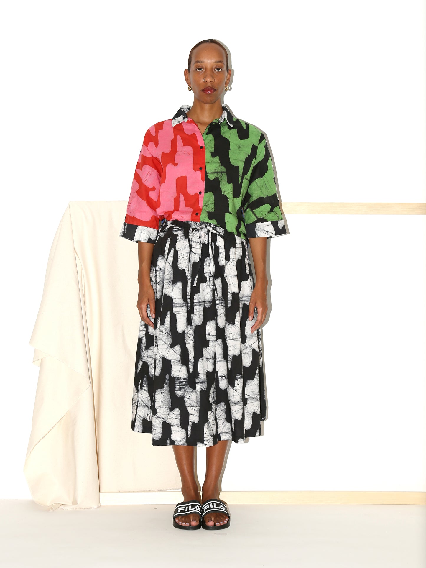 OULA Skirt / Black Migration