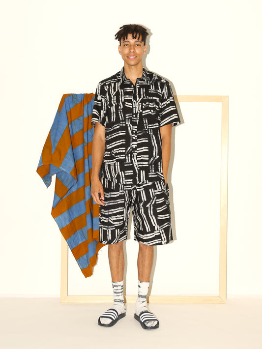 EMMET Shirt / Black Directions